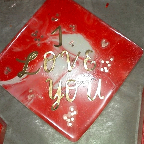 Handcrafted coaster w/family in red - Picture 2 of 6